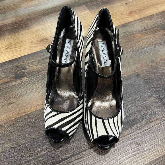 Zebra Steve Madden Leveda Pumps. Size 8.5 - Picture 2 of 4